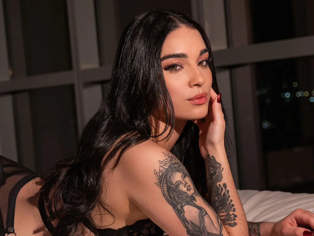 AdalineCuervo – webcam model profile photo