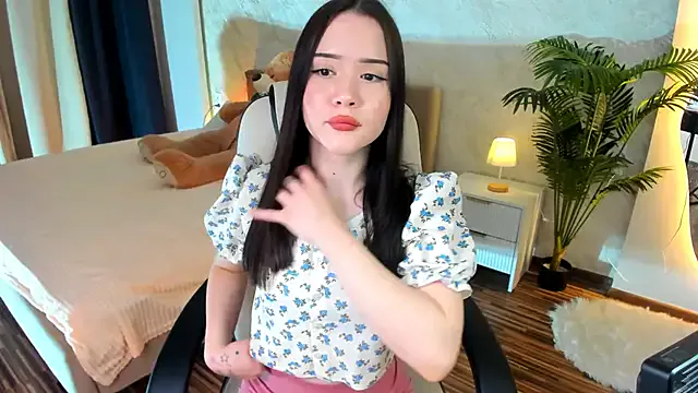 LilianHoward – webcam model profile photo Image 11