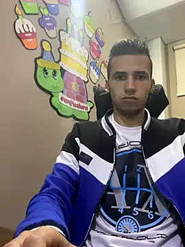 roouse – webcam model profile photo Image 12