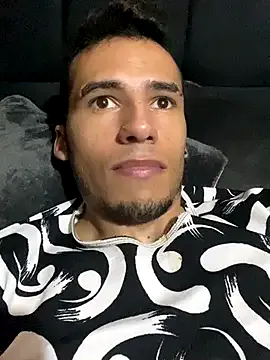 roouse – webcam model profile photo Image 14