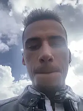 roouse – webcam model profile photo Image 6