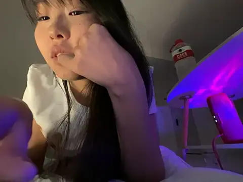 maataaan – webcam model profile photo Image 4