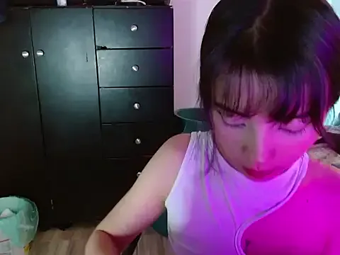 AllisonKron – webcam model profile photo Image 2