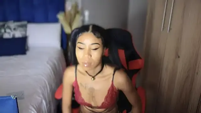 oypo – webcam model profile photo Image 6