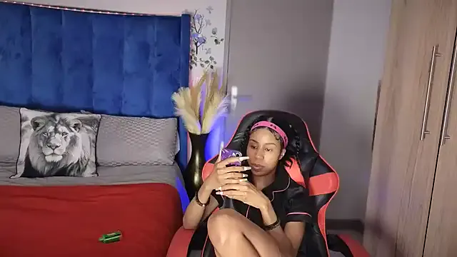 oypo – webcam model profile photo Image 7