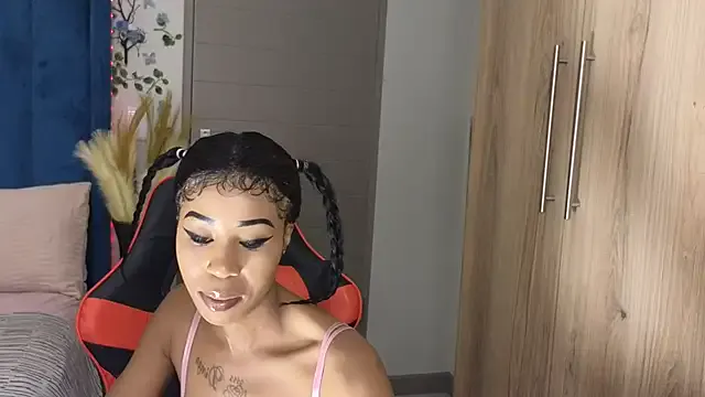 oypo – webcam model profile photo Image 9