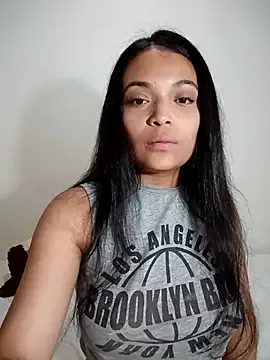 roouse – webcam model profile photo Image 15