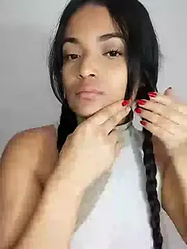 roouse – webcam model profile photo Image 4