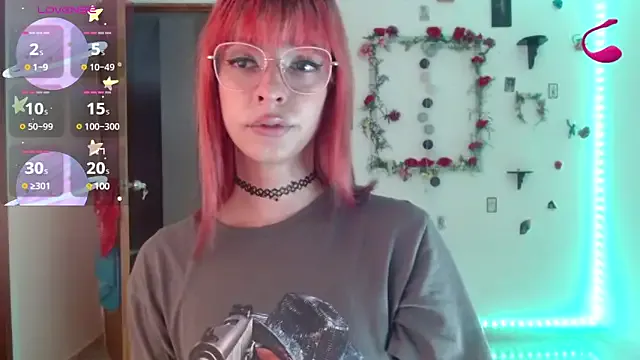 roouse – webcam model profile photo Image 4