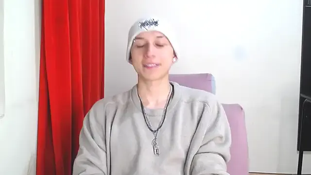 LT-333 – webcam model profile photo Image 5