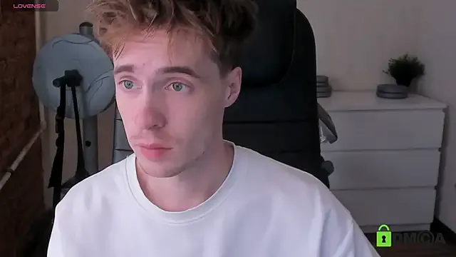 oypo – webcam model profile photo Image 13