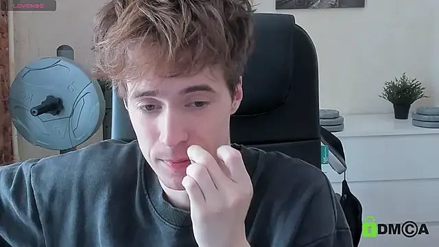 oypo – webcam model profile photo Image 4