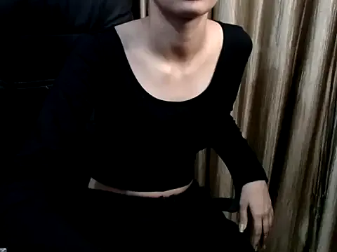 roouse – webcam model profile photo Image 3