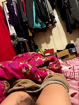 Mikev – webcam model profile photo Image 13