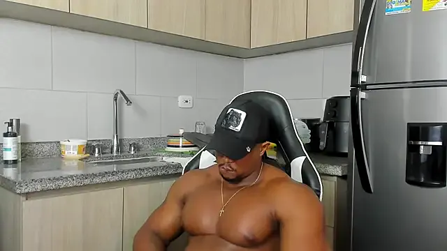 roouse – webcam model profile photo Image 19