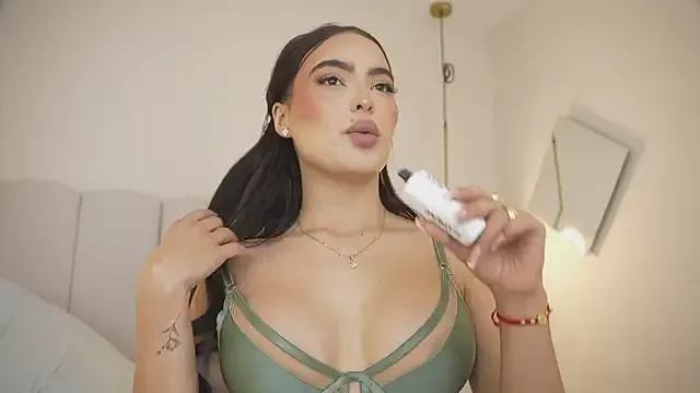 AmelieGray – webcam model profile photo Image 8