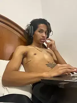 nam_tootsis – webcam model profile photo Image 13