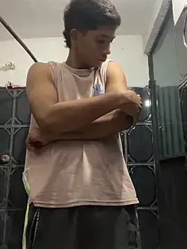 roouse – webcam model profile photo Image 3