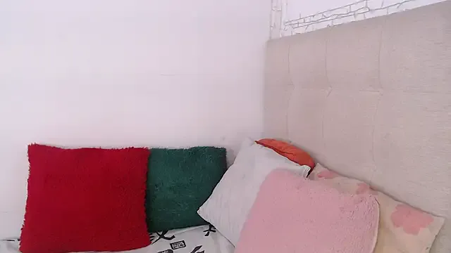 ZaraCastelli – webcam model profile photo Image 3