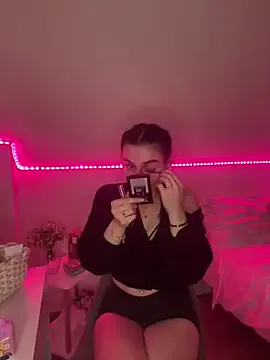 roouse – webcam model profile photo Image 11