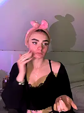 roouse – webcam model profile photo Image 15