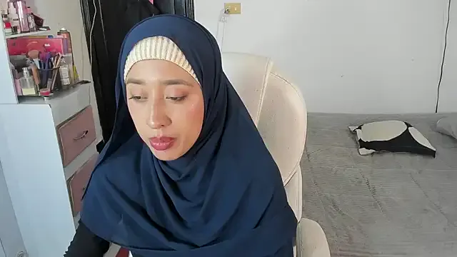 RicaSasha – webcam model profile photo Image 12