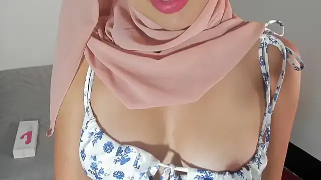 RicaSasha – webcam model profile photo Image 6