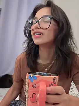 roouse – webcam model profile photo Image 7