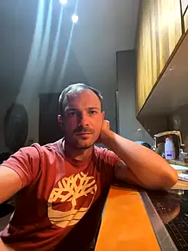 roouse – webcam model profile photo Image 18