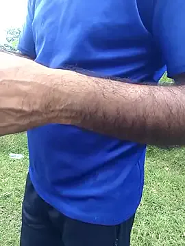 roouse – webcam model profile photo Image 3