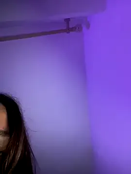 Skyller – webcam model profile photo Image 2