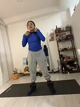 zui_lu – webcam model profile photo Image 10