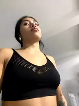 zui_lu – webcam model profile photo Image 14