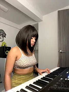 zui_lu – webcam model profile photo Image 6