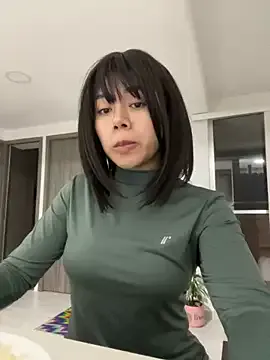 zui_lu – webcam model profile photo Image 8