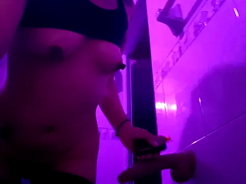 _Alicee_1 – webcam model profile photo Image 7