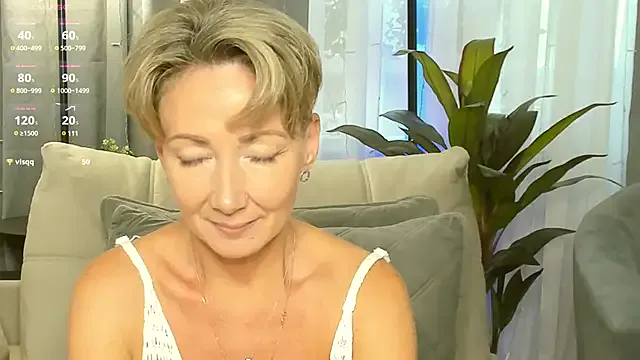 Megu_Melon – webcam model profile photo Image 2