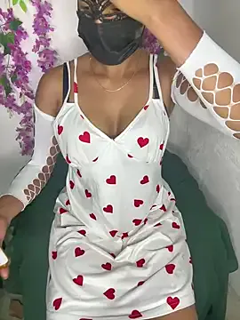 roouse – webcam model profile photo Image 4