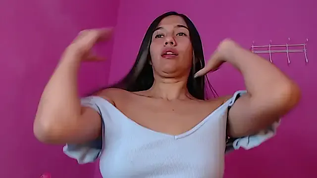 _Alicee_1 – webcam model profile photo Image 12