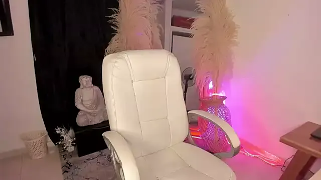 NinnaSalvatore – webcam model profile photo Image 12