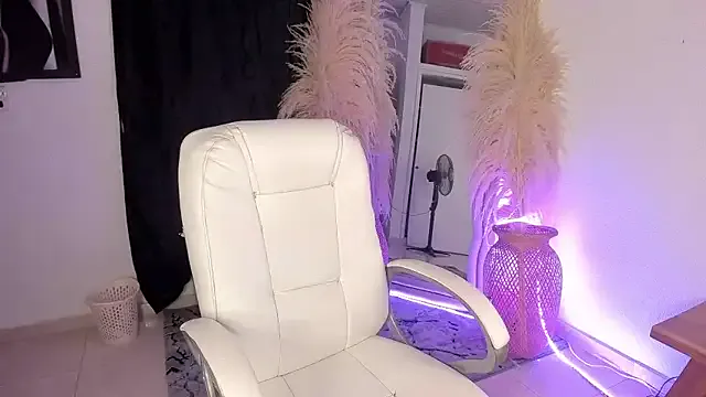 NinnaSalvatore – webcam model profile photo Image 13