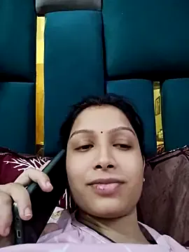 roouse – webcam model profile photo Image 17