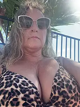 roouse – webcam model profile photo Image 16