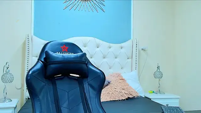 hina_porn – webcam model profile photo Image 10