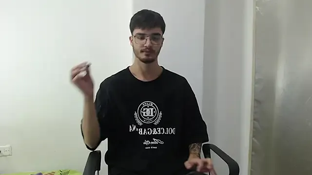 hina_porn – webcam model profile photo Image 17