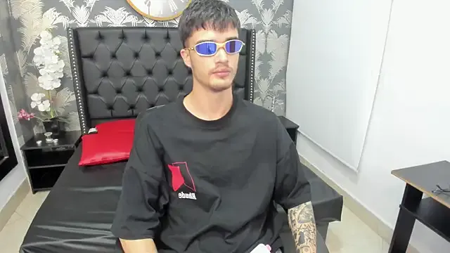 hina_porn – webcam model profile photo Image 3