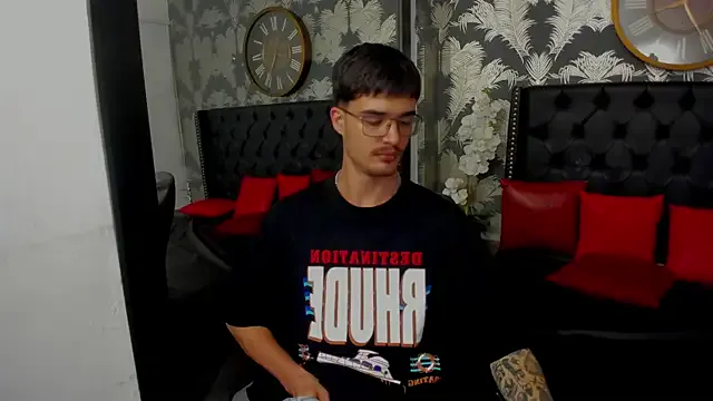 hina_porn – webcam model profile photo Image 7