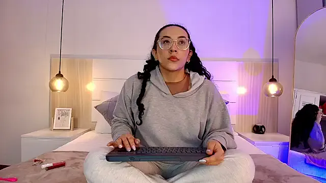 Mia--meow – webcam model profile photo Image 14