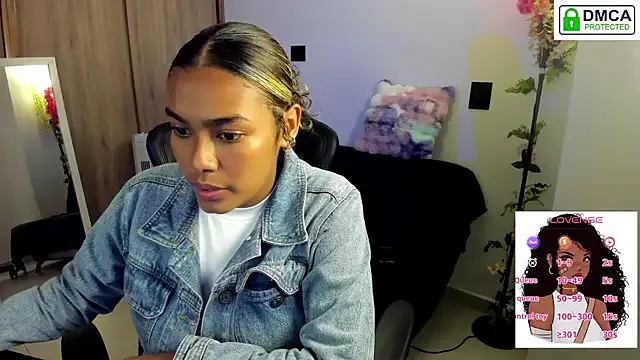 LT-333 – webcam model profile photo Image 10