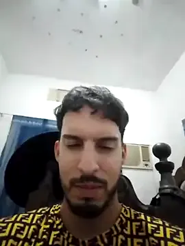 oypo – webcam model profile photo Image 4